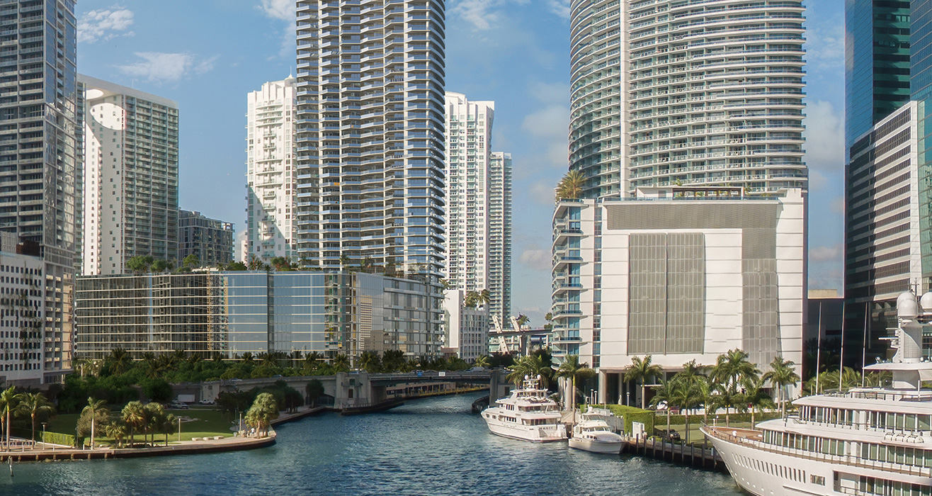 Baccarat Residences Brickell building facade and entrance