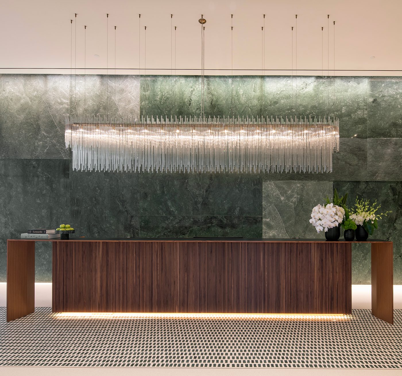 Lobby y recepción en Casa Bella Residences, interiores de Piero Lissoni de Lissoni New York
