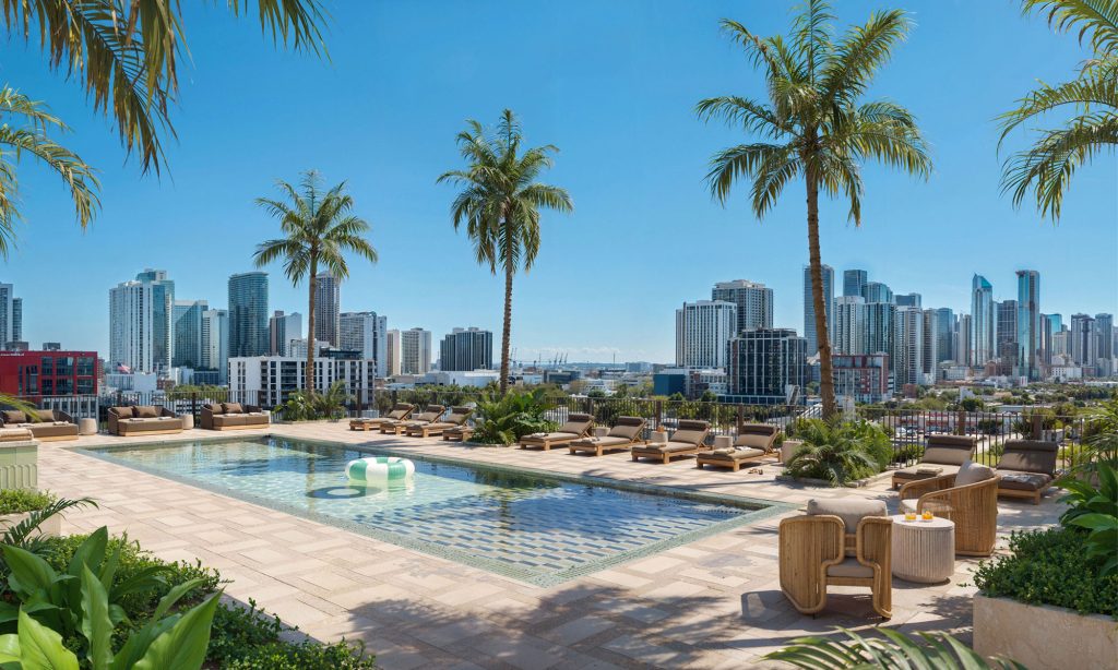 Render do exterior do Cloud One Residences Wynwood, edifício de oito andares com fachada de murais na 2215 NW 1st Place