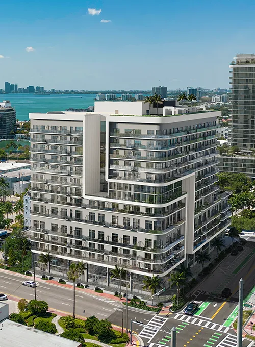 Render oficial de NoBe Parc Miami Beach, torre de 15 pisos en North Beach en 7140 Abbott Avenue con Biscayne Bay al fondo