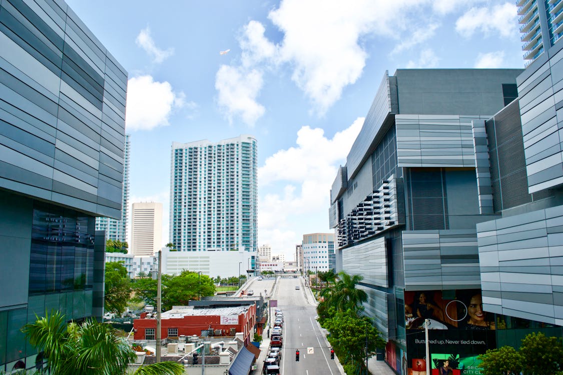 Brickell and downtown Miami condo towers, a walkable base for relocating New York buyers in 2026
