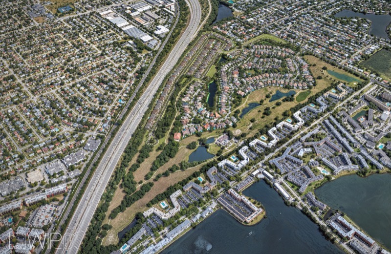 Renderização aérea do Greenview at Presidential, um condomínio fechado de 103 casas sobre um antigo campo de golfe perto de Aventura no condado de Miami-Dade
